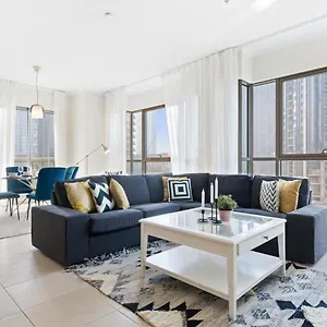 Stylish With Partial Burj Khalifa View دبي